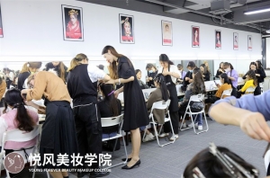 昆明学化妆哪个学校比较专业？求推荐