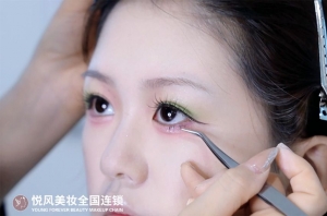 学化妆真能