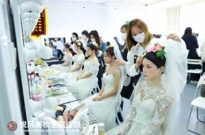学化妆，认准技术流！悦风美妆学院签约讲师团队全程指导