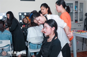 学费三万，月薪三千？化妆培训的“投资回报率”