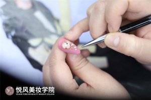 零基础学化妆指南！悦风美妆学院的优势！