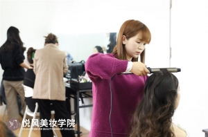 想提升cos化妆，不妨来悦风美妆学院看看